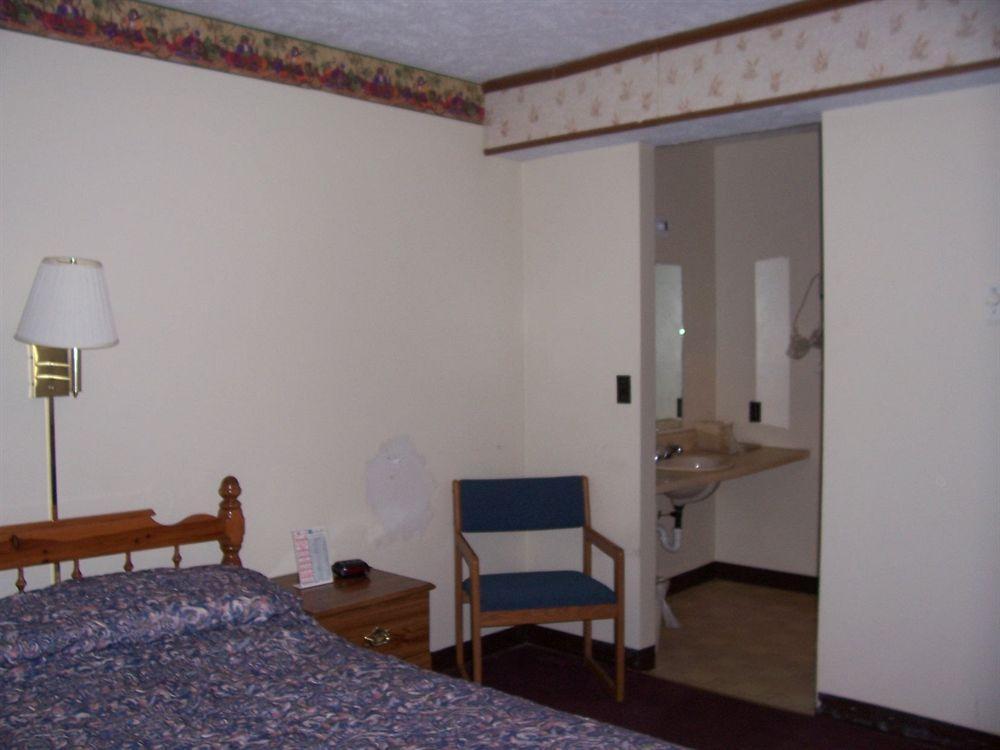 North Country American Inn Kalkaska Bagian luar foto