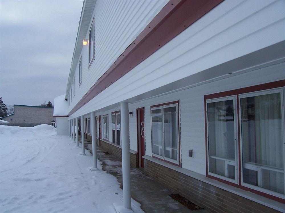 North Country American Inn Kalkaska Bagian luar foto