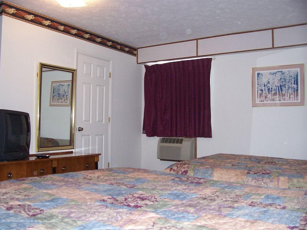 North Country American Inn Kalkaska Bagian luar foto
