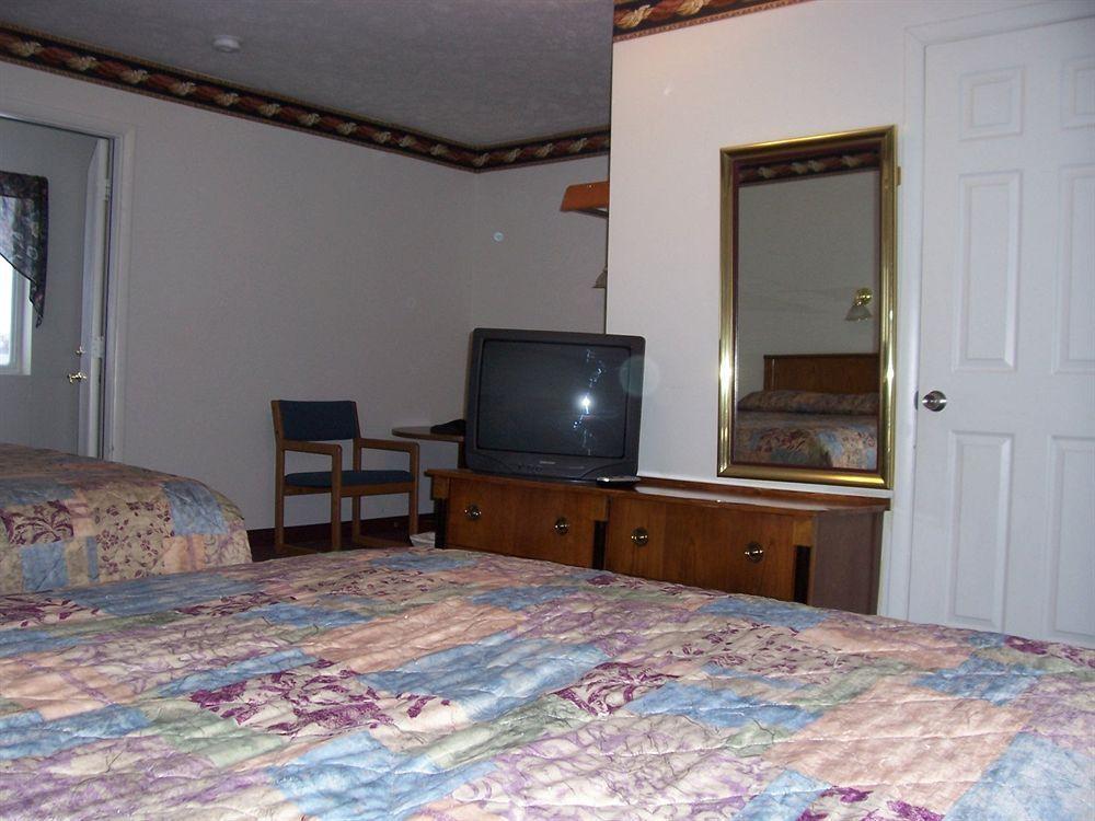 North Country American Inn Kalkaska Bagian luar foto