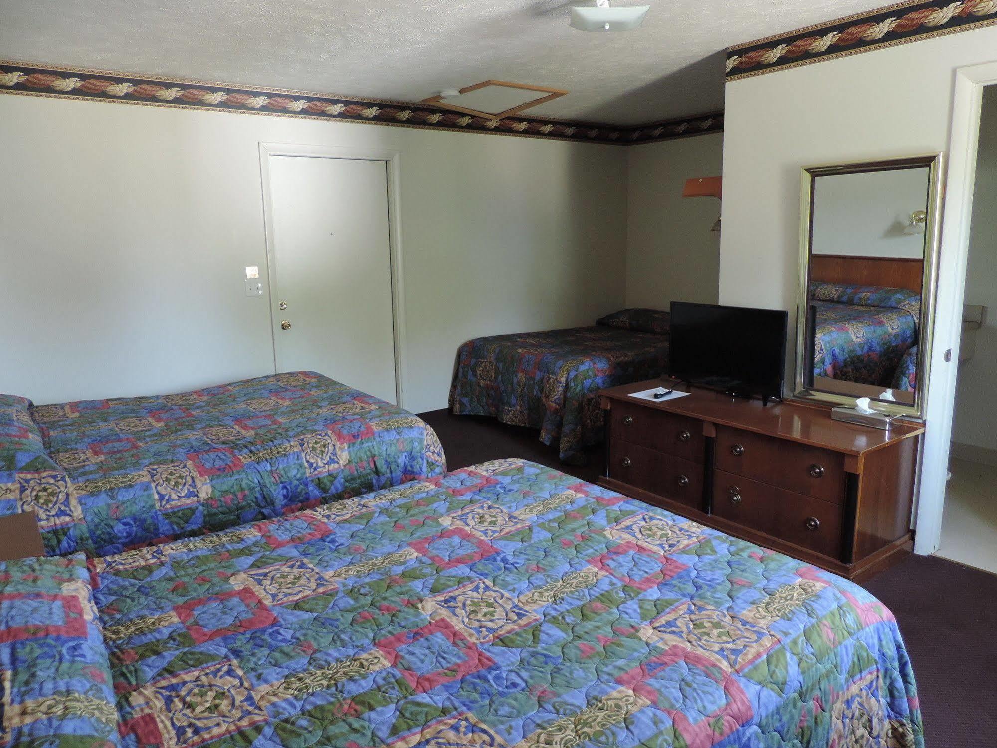 North Country American Inn Kalkaska Bagian luar foto