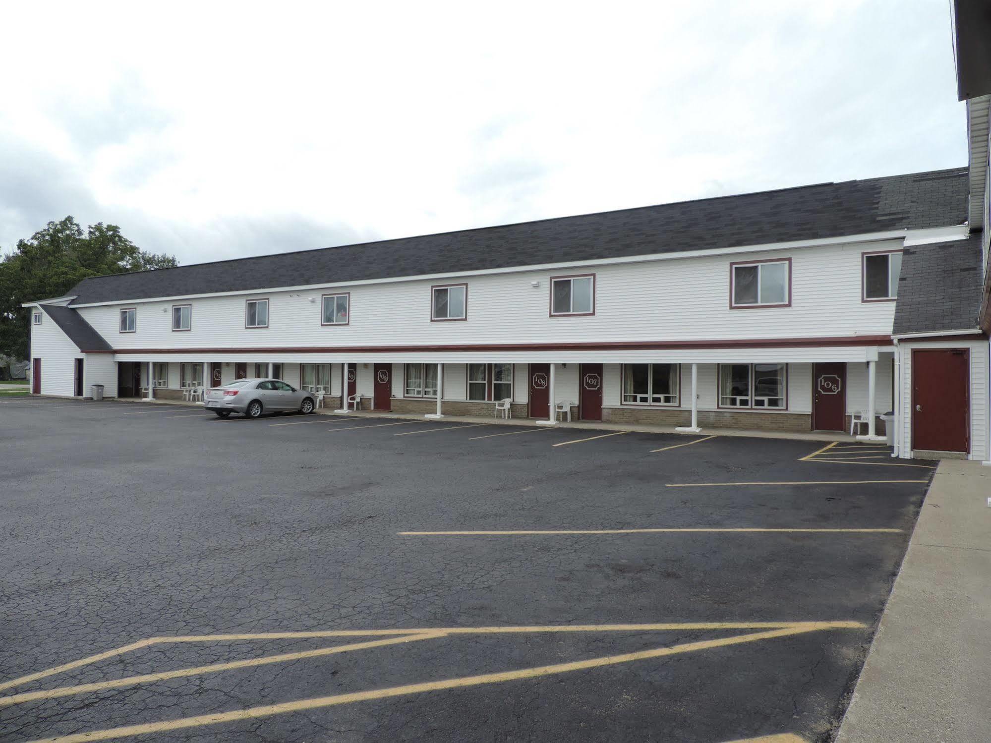 North Country American Inn Kalkaska Bagian luar foto