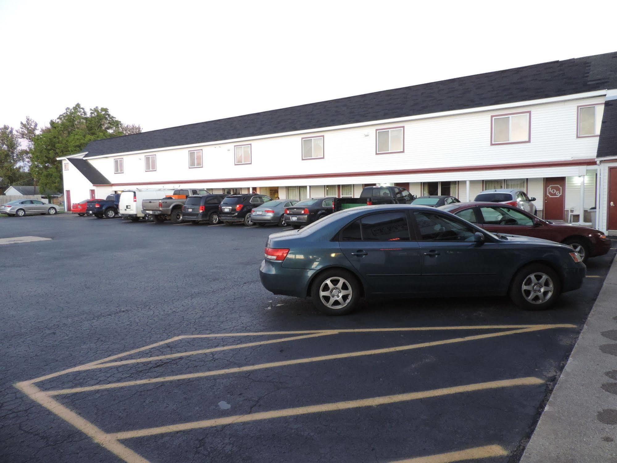 North Country American Inn Kalkaska Bagian luar foto