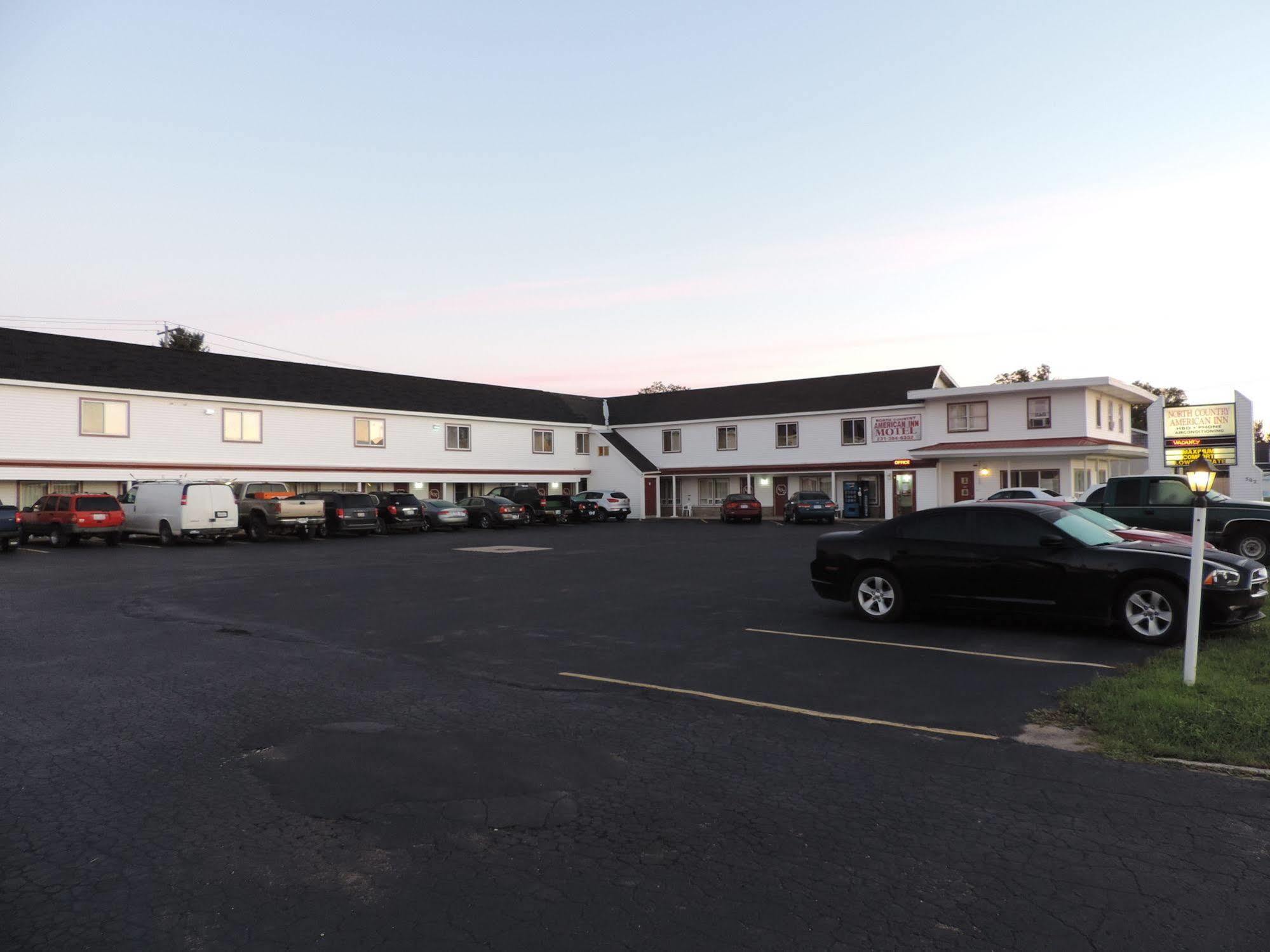North Country American Inn Kalkaska Bagian luar foto
