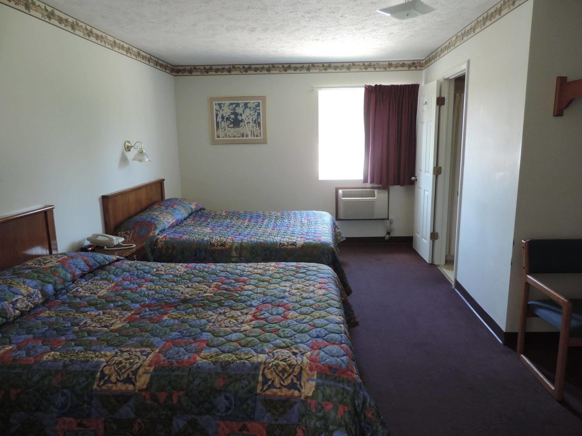 North Country American Inn Kalkaska Bagian luar foto