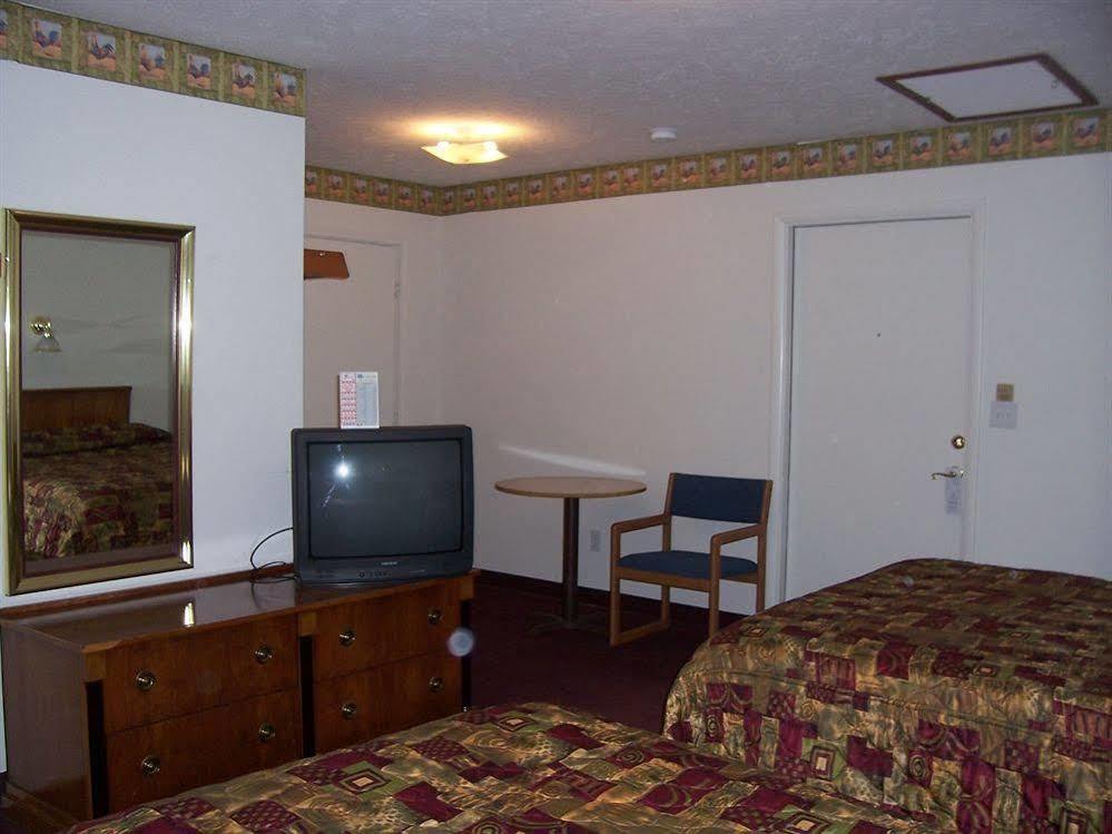 North Country American Inn Kalkaska Bagian luar foto