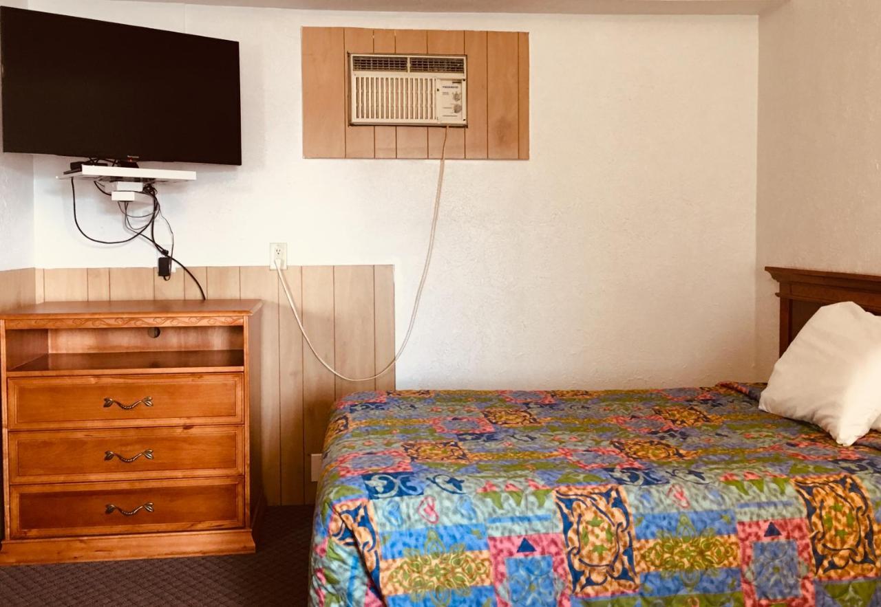 North Country American Inn Kalkaska Bagian luar foto