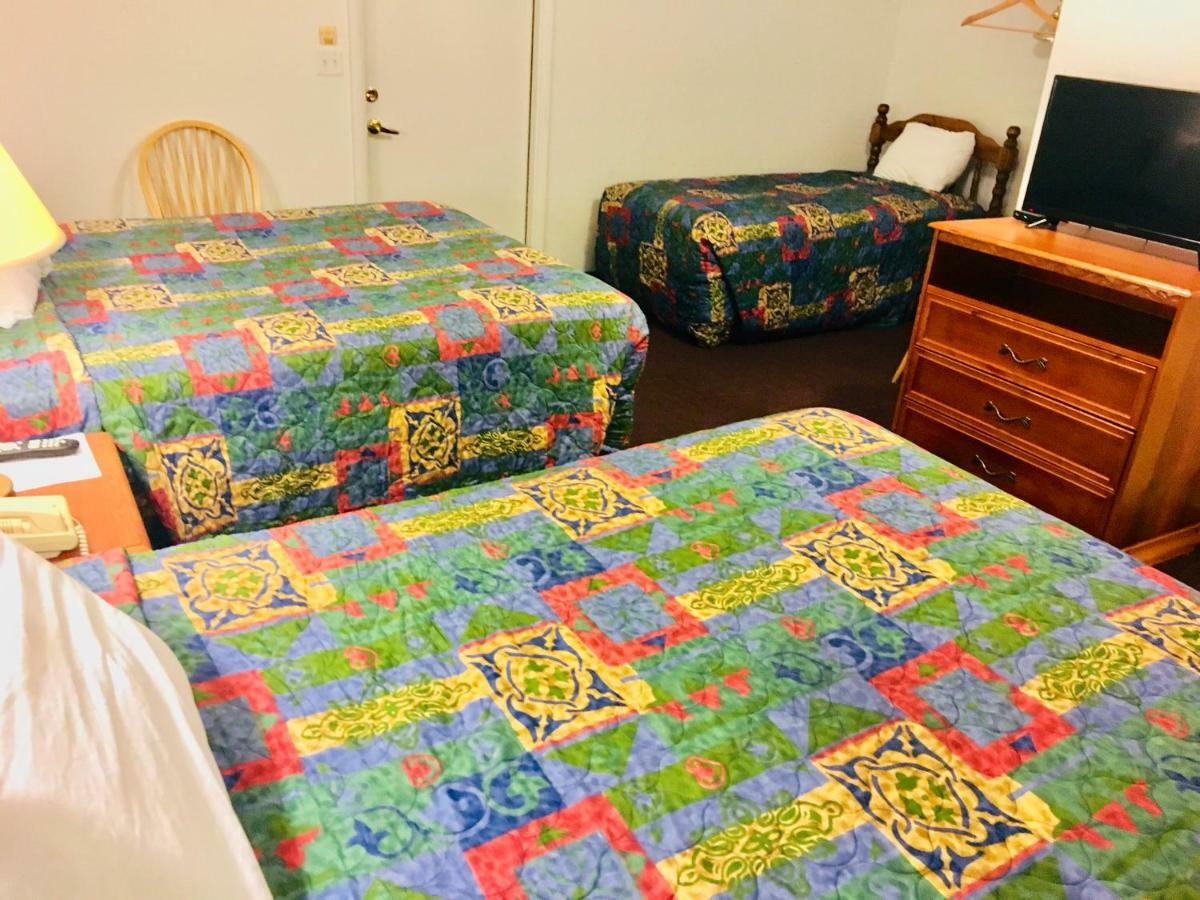 North Country American Inn Kalkaska Bagian luar foto
