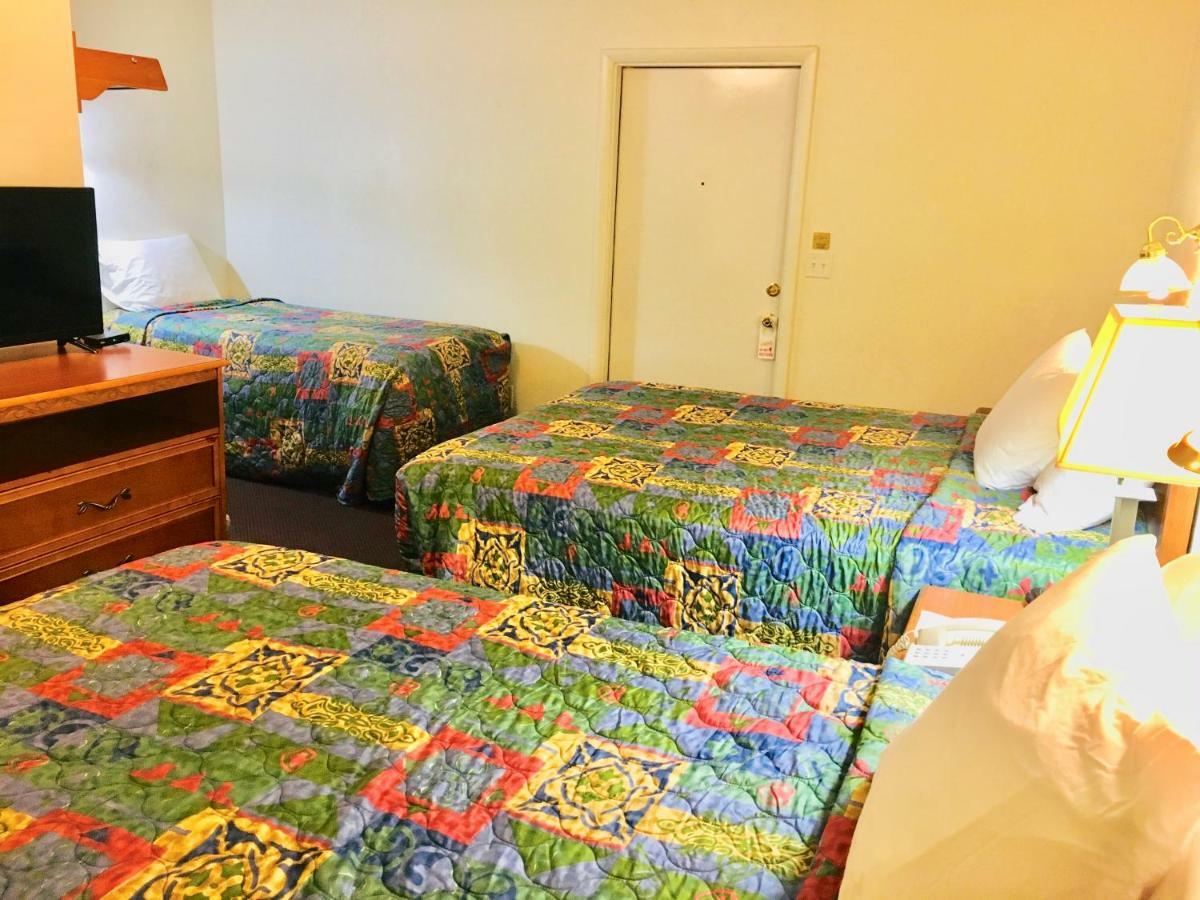 North Country American Inn Kalkaska Bagian luar foto
