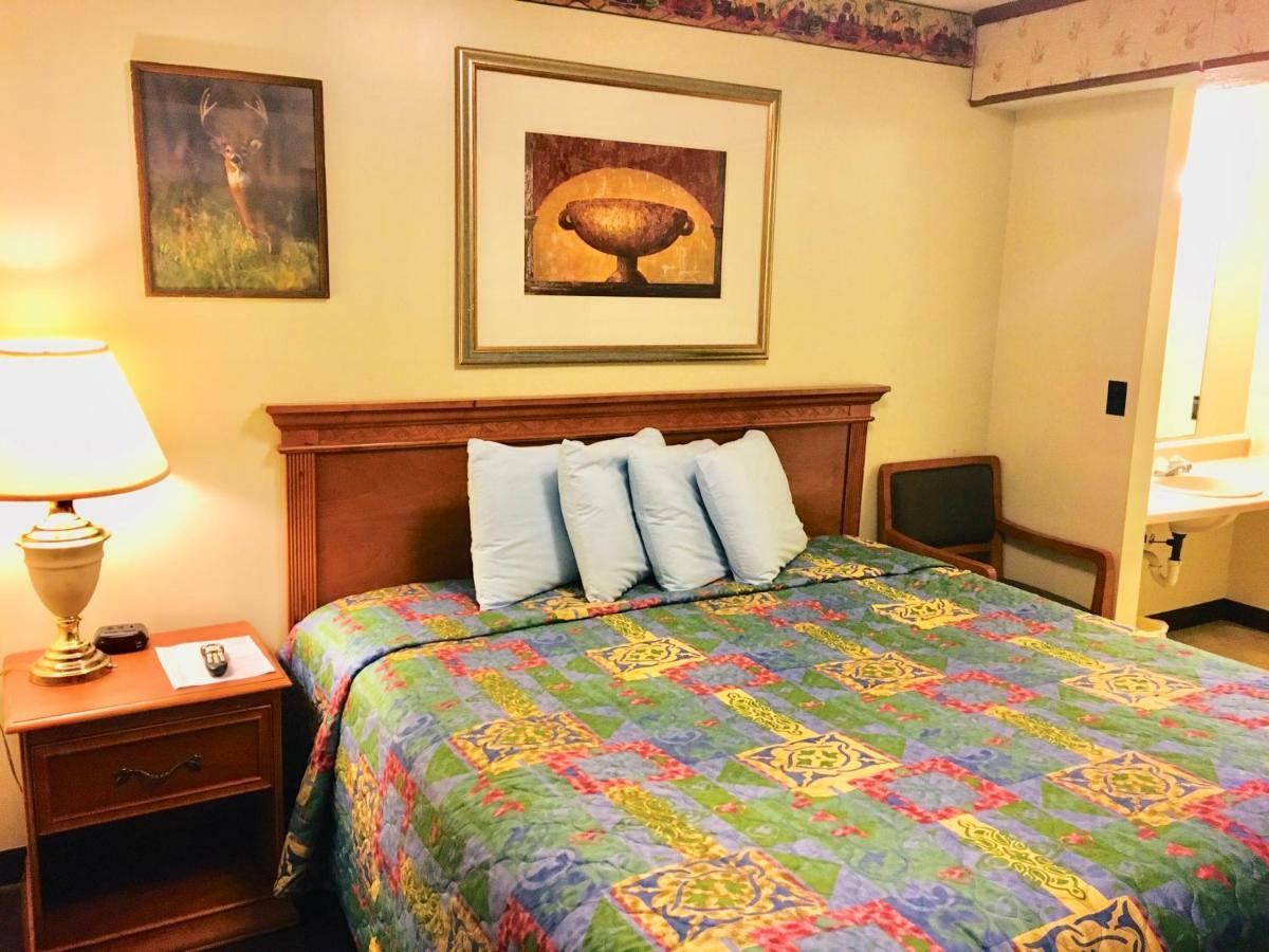 North Country American Inn Kalkaska Bagian luar foto